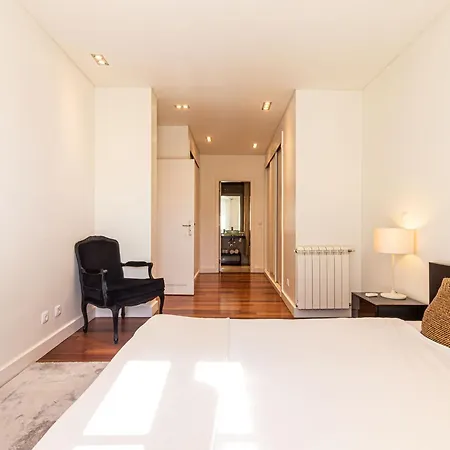 Exclusive Chiado Deluxe, Elegant & Spacious 3 Br Appartamento Lisbona