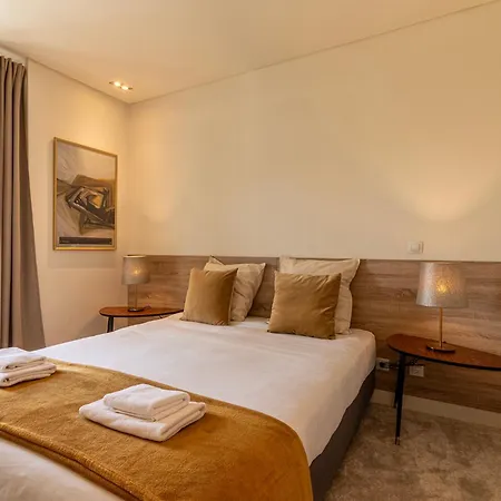 Exclusive Chiado Deluxe, Elegant & Spacious 3 Br Apartamento Lisboa