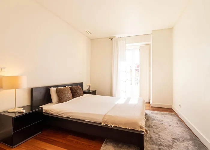 Exclusive Chiado Deluxe, Elegant & Spacious 3 Br Lisbona