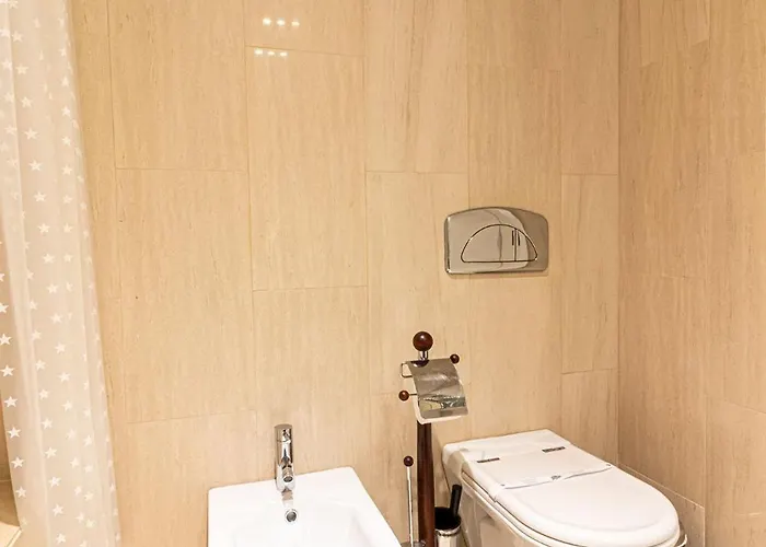 Exclusive Chiado Deluxe, Elegant & Spacious 3 Br