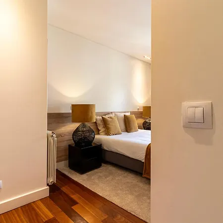 Exclusive Chiado Deluxe, Elegant & Spacious 3 Br شقة *