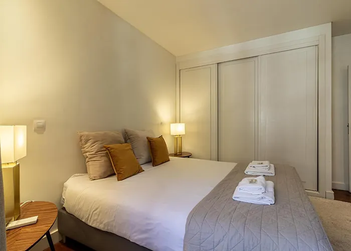 Exclusive Chiado Deluxe, Elegant & Spacious 3 Br