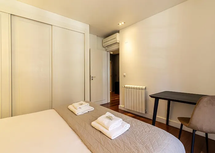 Exclusive Chiado Deluxe, Elegant & Spacious 3 Br