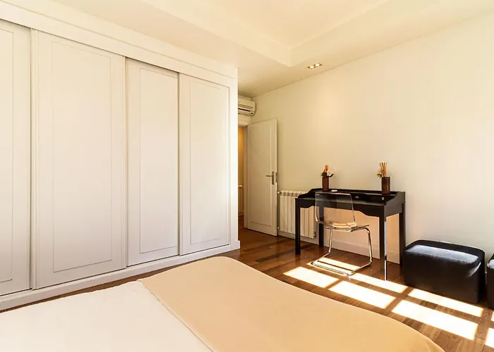 Exclusive Chiado Deluxe, Elegant & Spacious 3 Br Apartman
