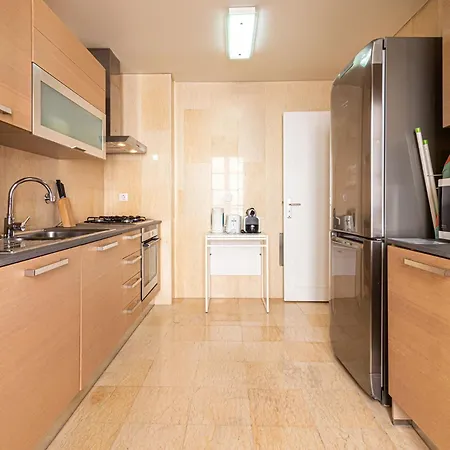 Exclusive Chiado Deluxe, Elegant & Spacious 3 Br リスボン