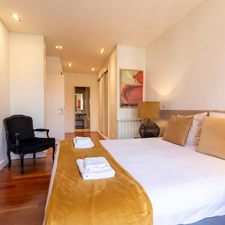 アパート Exclusive Chiado Deluxe, Elegant & Spacious 3 Br リスボン