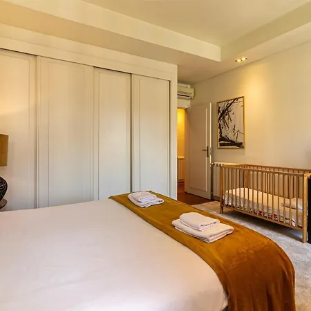 Exclusive Chiado Deluxe, Elegant & Spacious 3 Br