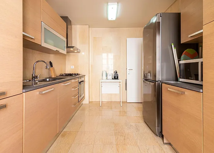 Exclusive Chiado Deluxe, Elegant & Spacious 3 Br Lisboa