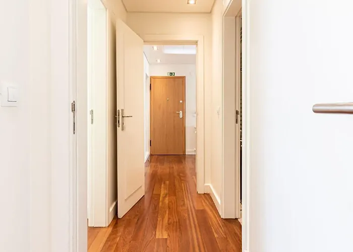 Exclusive Chiado Deluxe, Elegant & Spacious 3 Br شقة